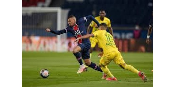 Le Paris Saint-Germain s'incline contre Nantes pour la première fois Le Paris Saint-Germain s'incline contre Nantes pour la première fois